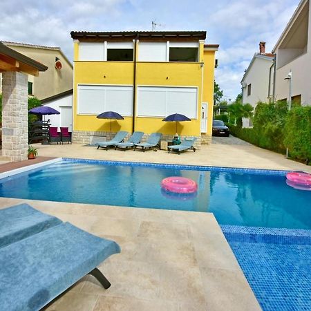 Apartments House Anna For Max 13 Persons In Porec, Pet Friendly Bagian luar foto