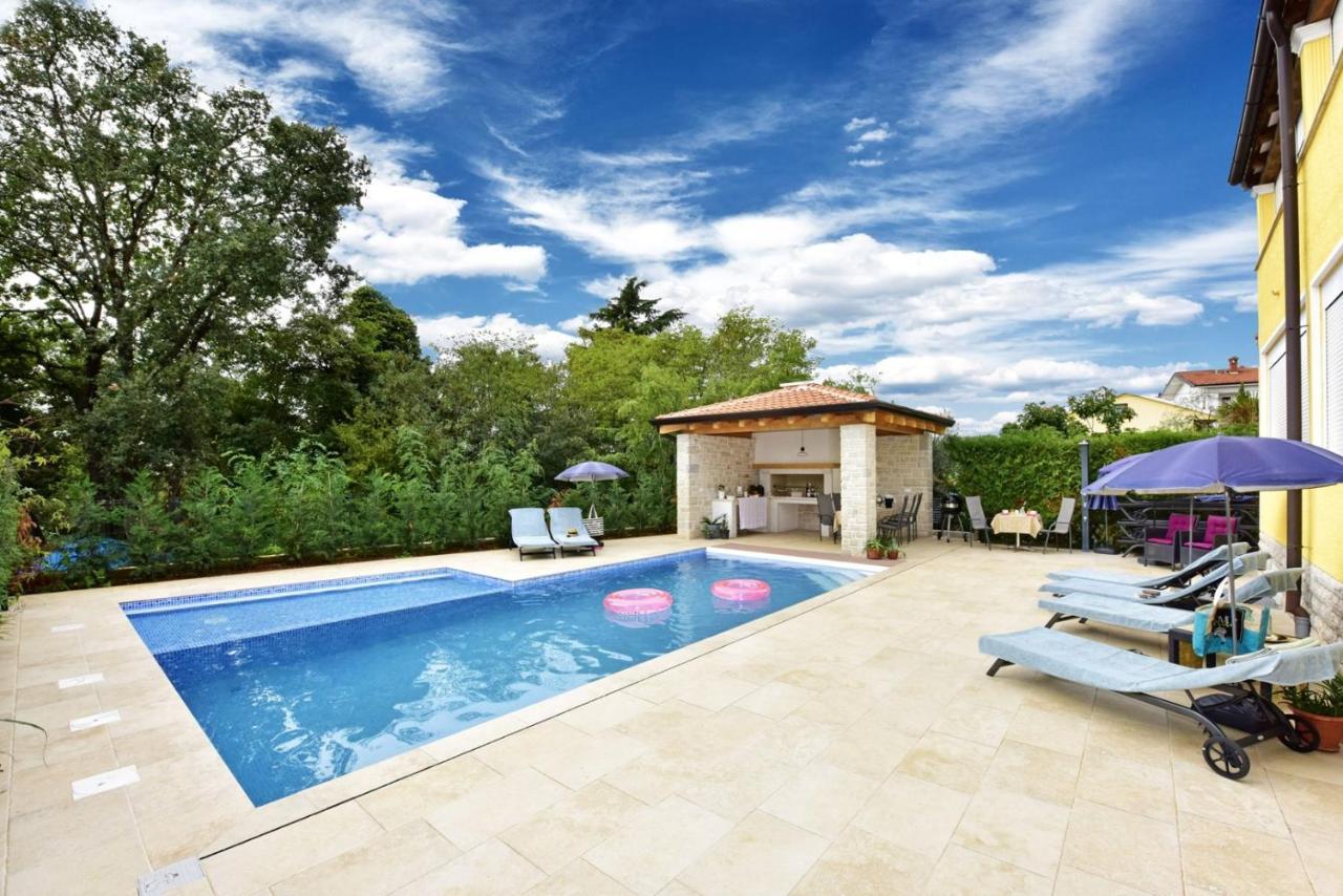 Apartments House Anna For Max 13 Persons In Porec, Pet Friendly Bagian luar foto