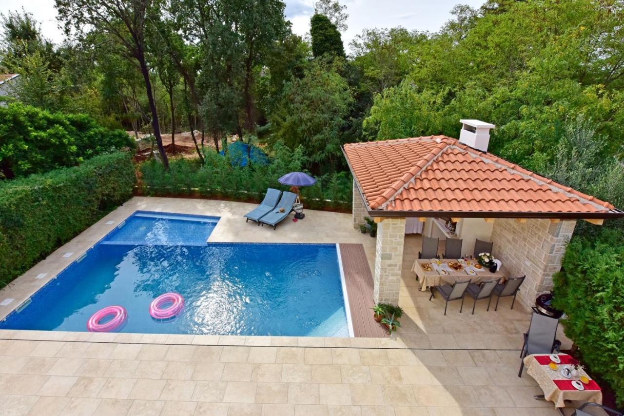 Apartments House Anna For Max 13 Persons In Porec, Pet Friendly Bagian luar foto