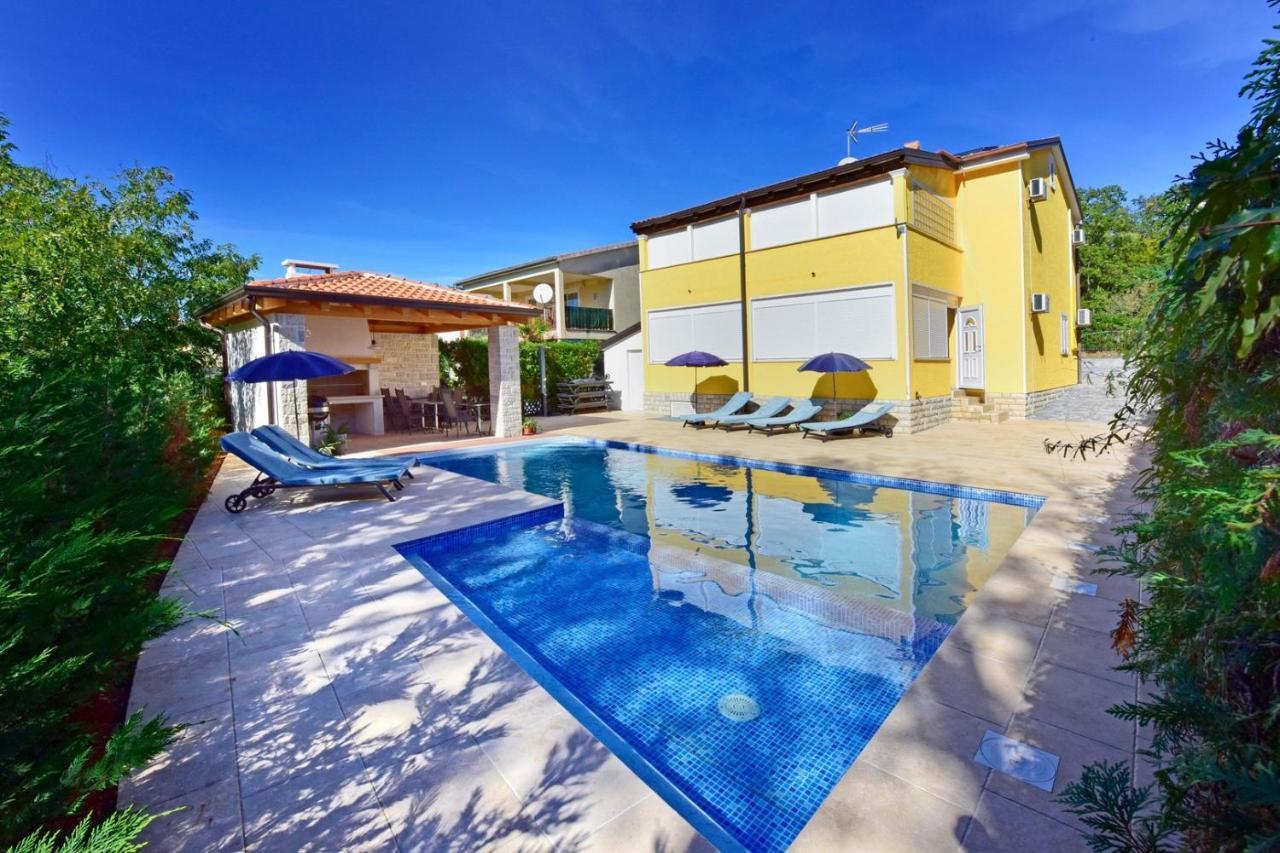 Apartments House Anna For Max 13 Persons In Porec, Pet Friendly Bagian luar foto