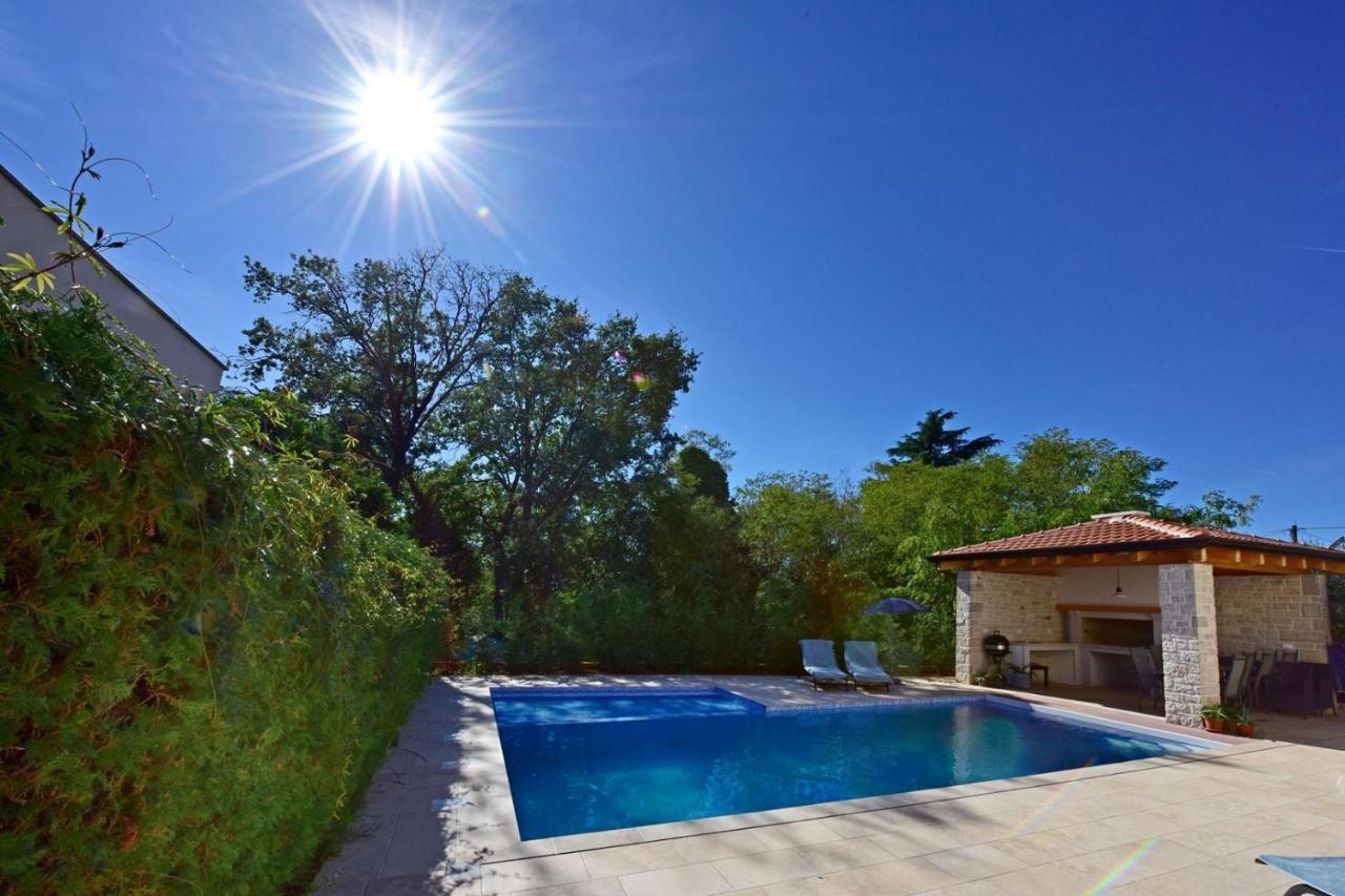Apartments House Anna For Max 13 Persons In Porec, Pet Friendly Bagian luar foto