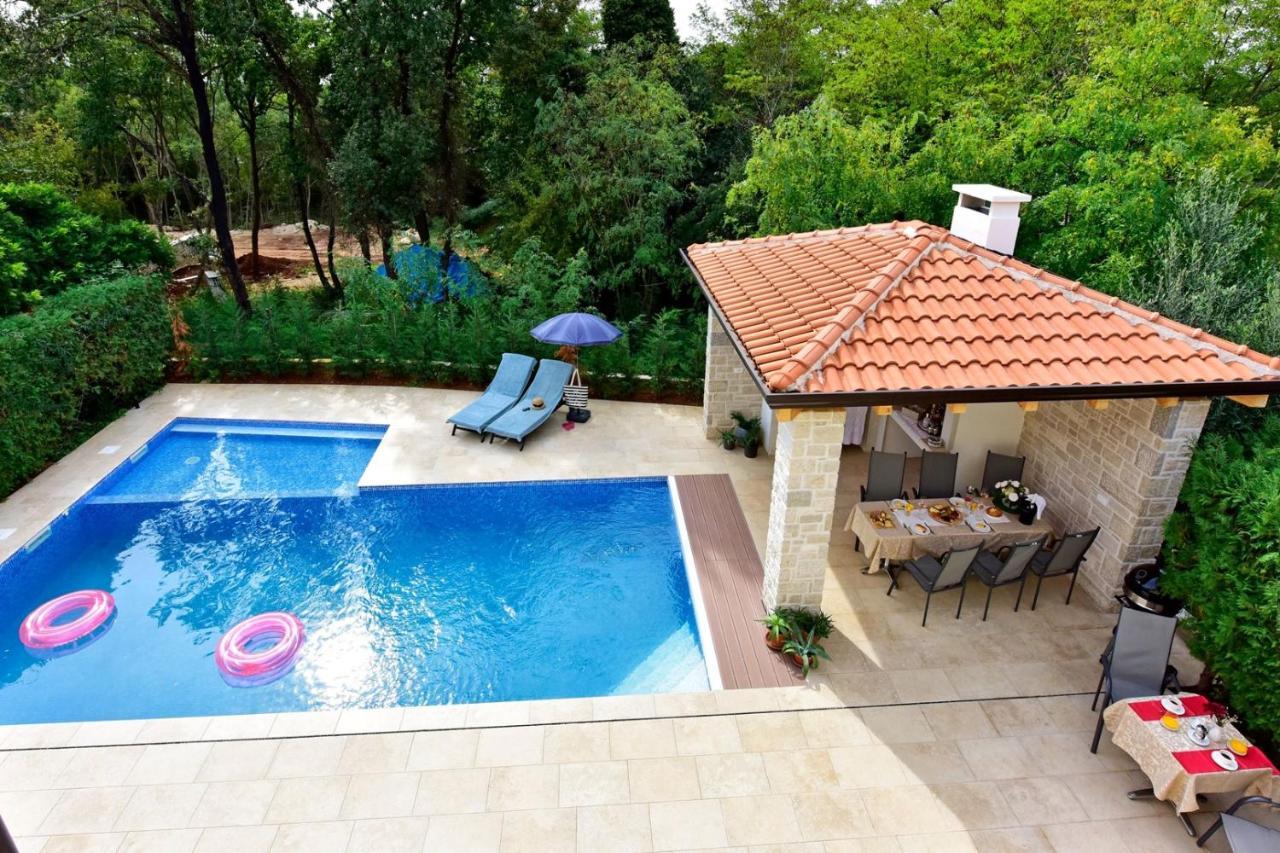 Apartments House Anna For Max 13 Persons In Porec, Pet Friendly Bagian luar foto