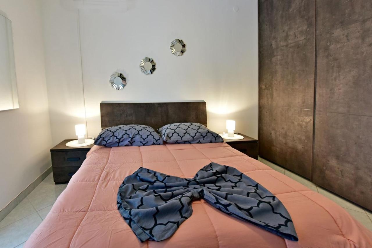 Apartments House Anna For Max 13 Persons In Porec, Pet Friendly Bagian luar foto