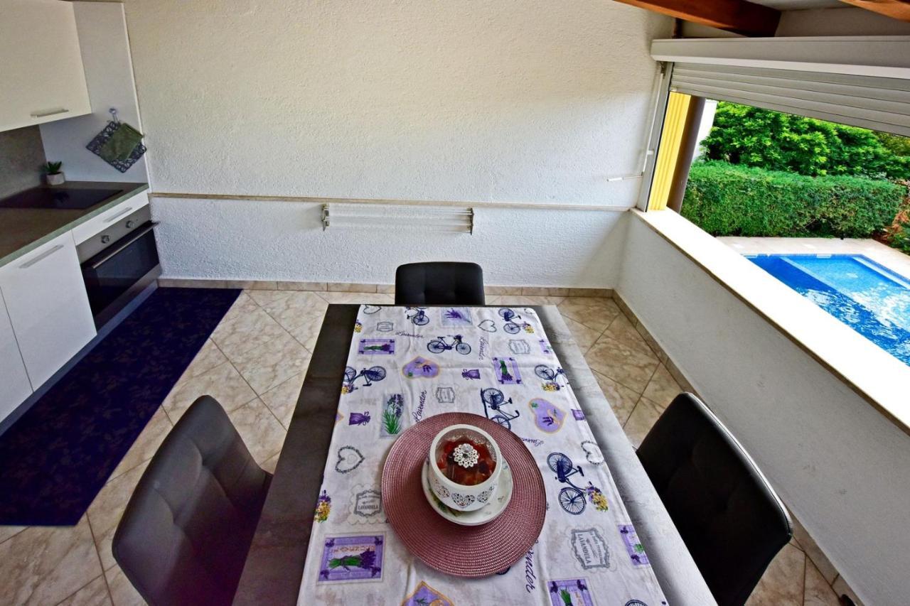 Apartments House Anna For Max 13 Persons In Porec, Pet Friendly Bagian luar foto