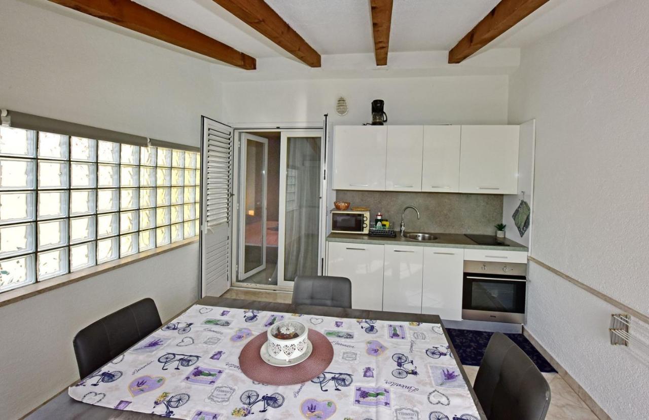 Apartments House Anna For Max 13 Persons In Porec, Pet Friendly Bagian luar foto